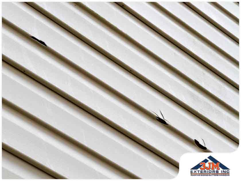 storm and wind-damaged siding of a home in Illinois.